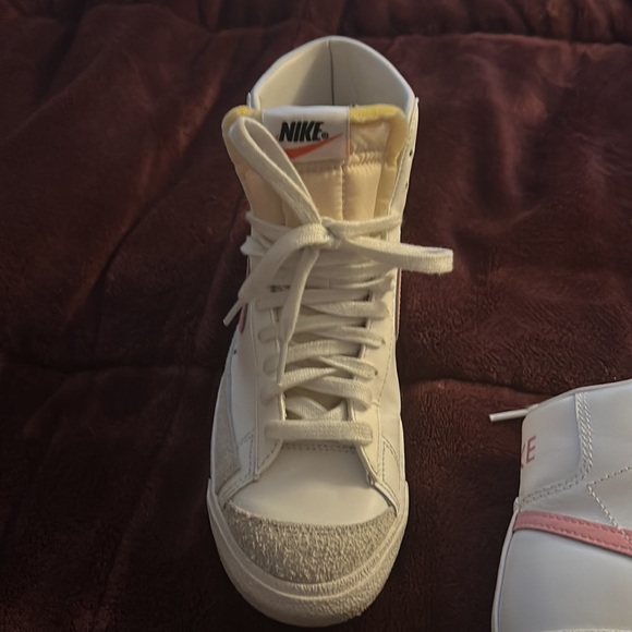 Nike Blazers in pink! - Picture 3 of 4